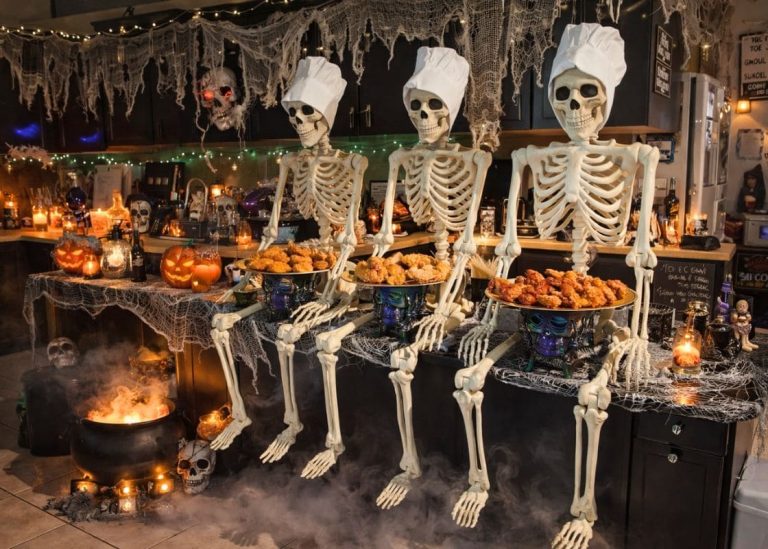 22 Hilarious Halloween Skeleton Displays That Will Make Guests Laugh